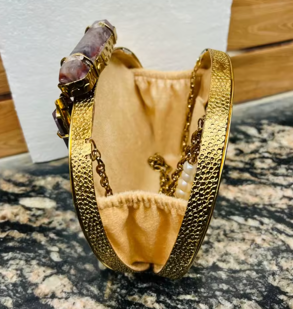 ASÓ ÉLAN ROUND LUXE CLUTH – MOTHER OF PERAL WITH AMYTHYST CRYSTAL & PEARL DETAIL