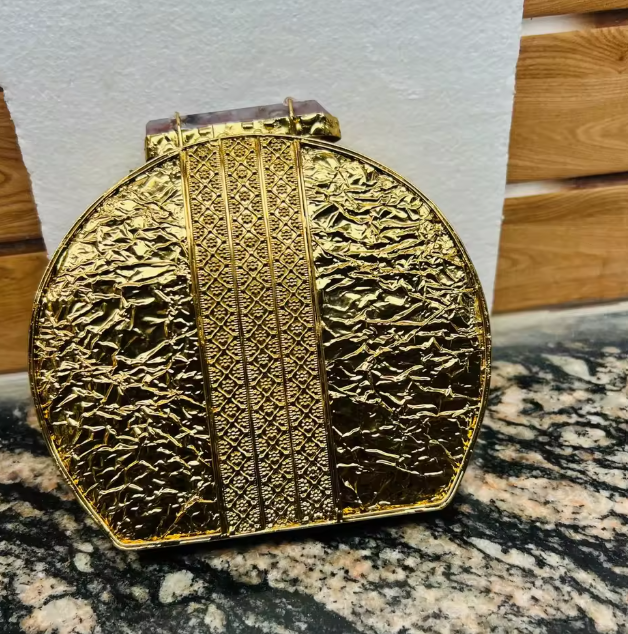 ASÓ ÉLAN ROUND LUXE CLUTH – MOTHER OF PERAL WITH AMYTHYST CRYSTAL & PEARL DETAIL