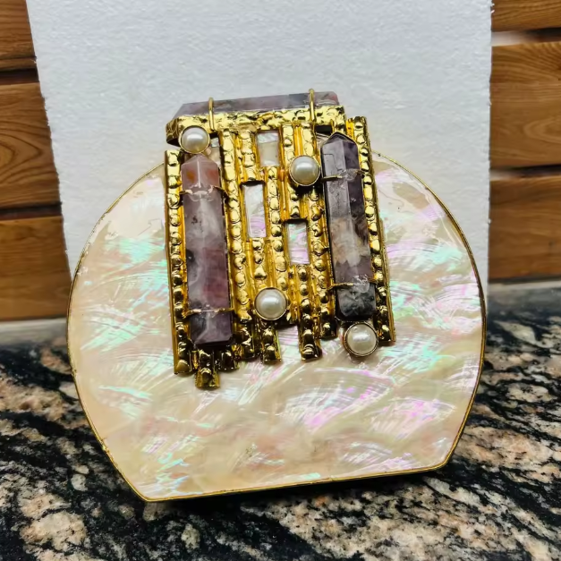 ASÓ ÉLAN ROUND LUXE CLUTH – MOTHER OF PERAL WITH AMYTHYST CRYSTAL & PEARL DETAIL